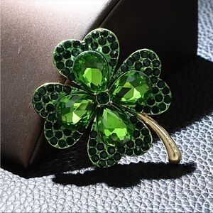 NWT Green Rhinestone Gold Tone Irish Happy St Patrick’s Day Clover Brooch